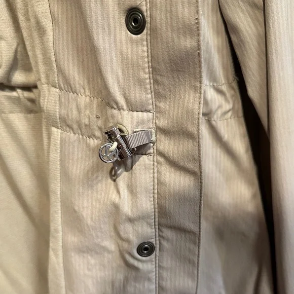 Lululemon lightweight rain jacket - Picture 2 of 6